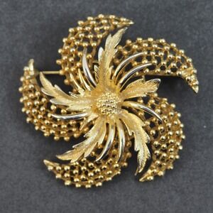 Lisner Brooch Pin Gold Tone Pinwheel Swirl Textured Openwork Mid Century Vintage